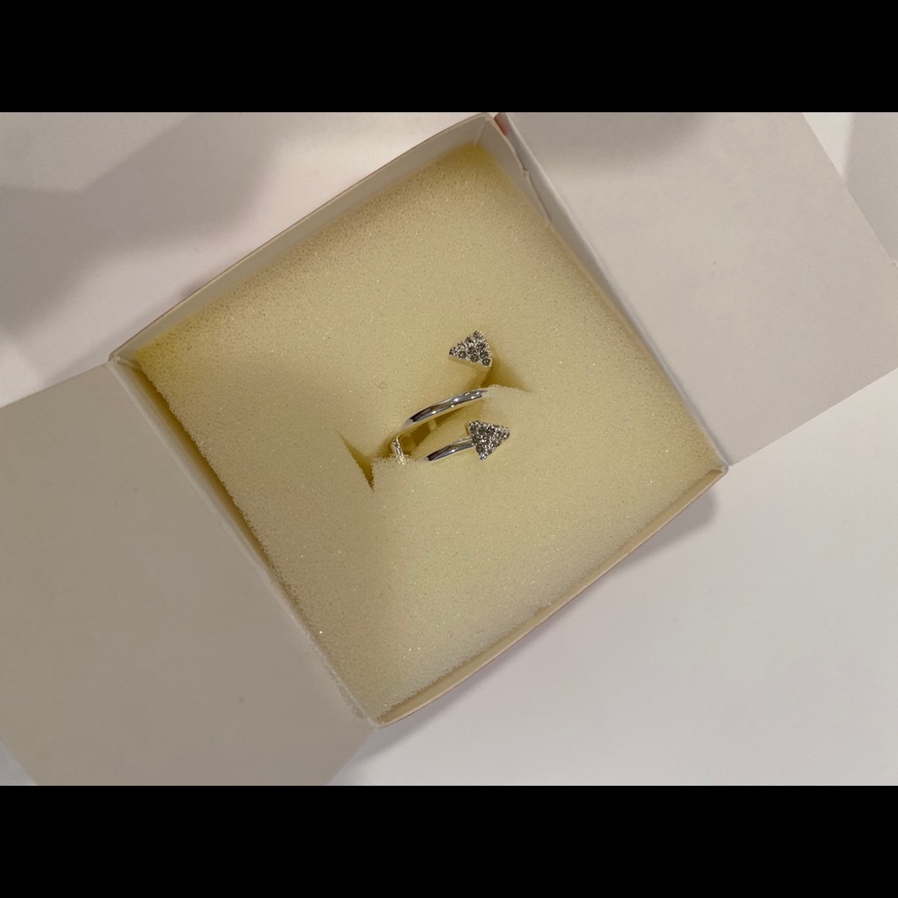 Stella & Dot Silver Winding Arrow Ring - Picture 5 of 5